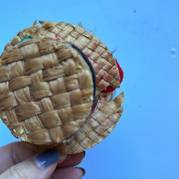 Vintage mid century woven wicker snowman holding a broom with red ear muffs - Picture 5 of 6